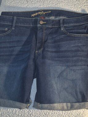 Arizona Jeans Company Ladie's denim jeans in size 18/ 38" waist